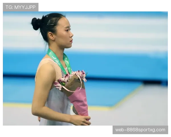 朱雪莹家的蹦床比我家客厅还大