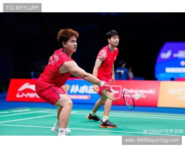 梁伟铿球场上超拼，回家却被家里那只“抢遥控器”的狗气得不行？