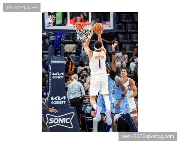 德文·布克挡拆制造空位提升得分效率显著超过季后赛表现